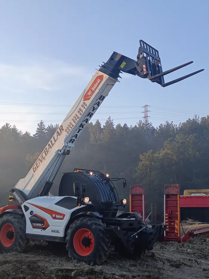 Telehandler bom tam açık — yüksek kot erişimi