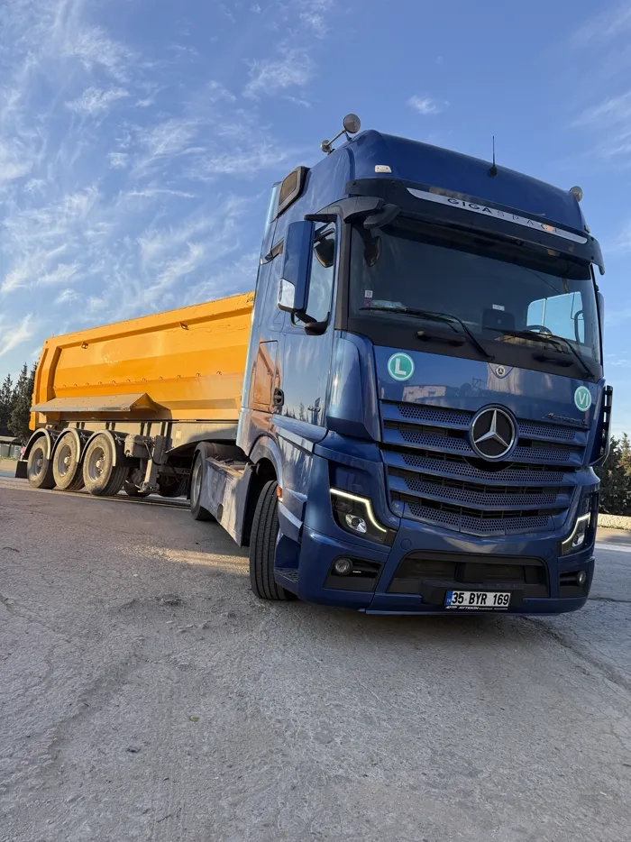 Tır ve damper — makine ve malzeme sevkiyatı