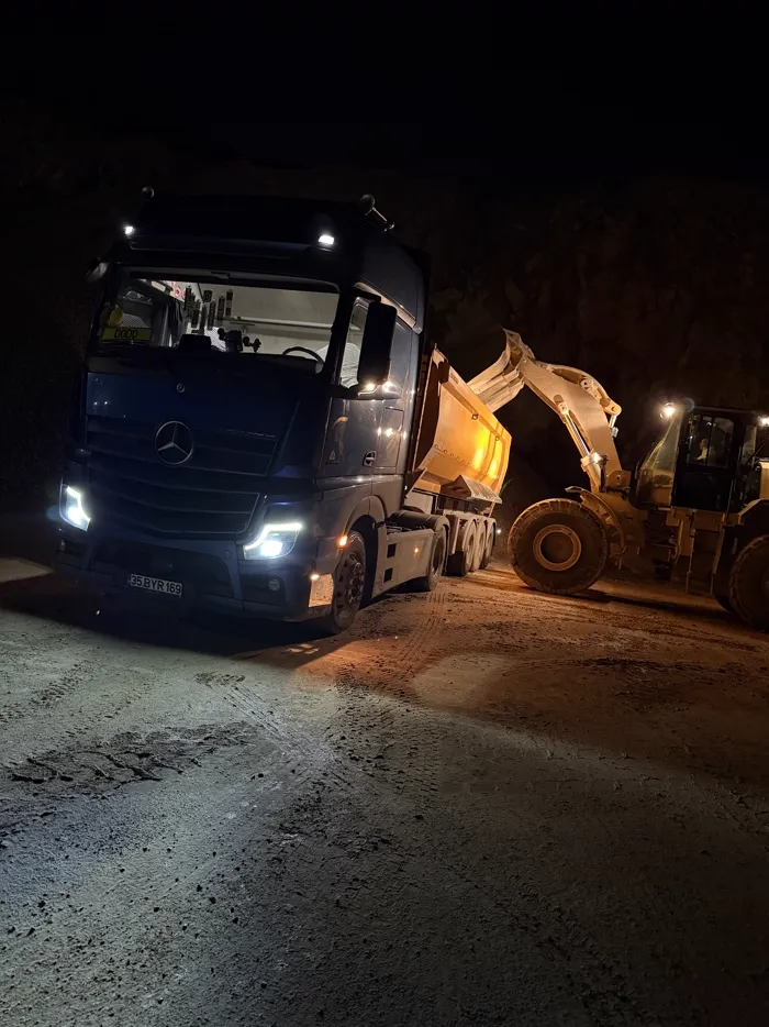 Gece çalışması, aydınlatmalı saha