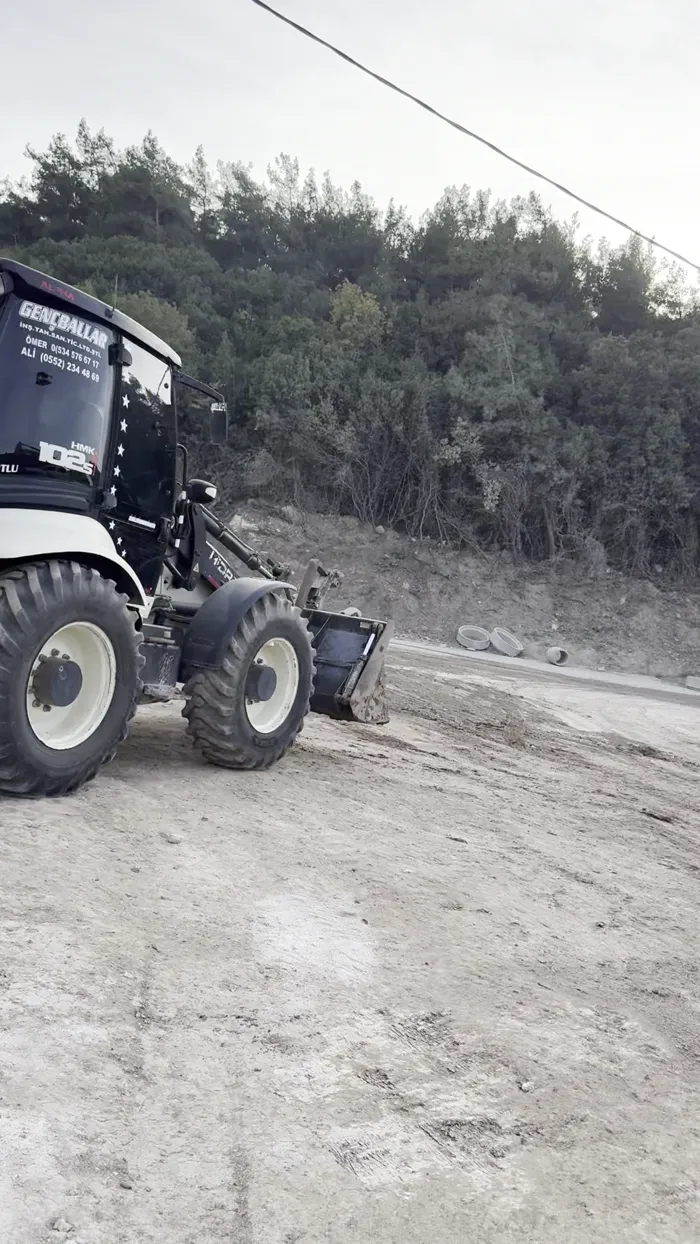 Telehandler sahada — yük taşıma ve yerleştirme